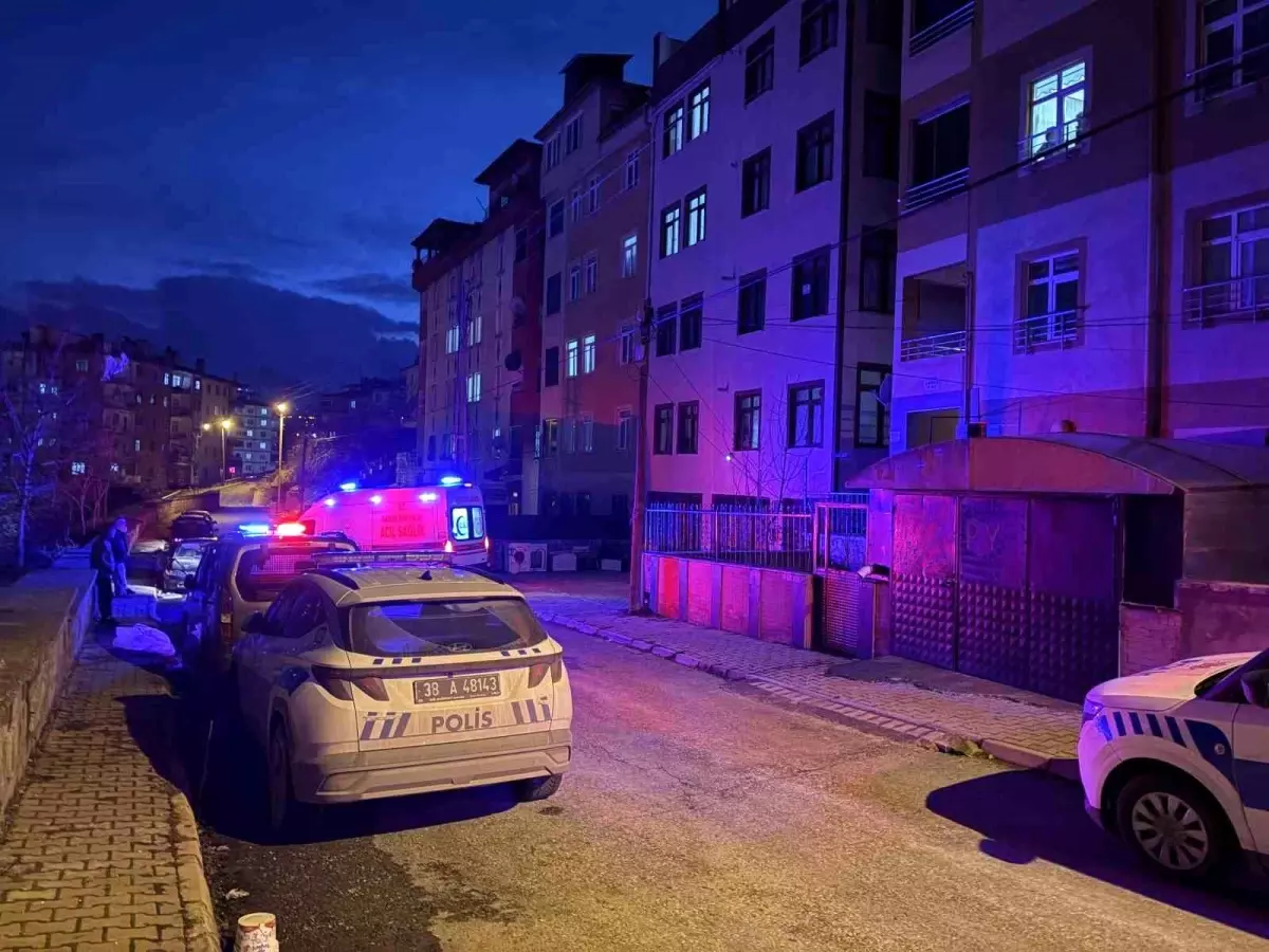 Kayseri'de Kadın, Tartıştığı Erkek Arkadaşını Banyoda Bıçakladı