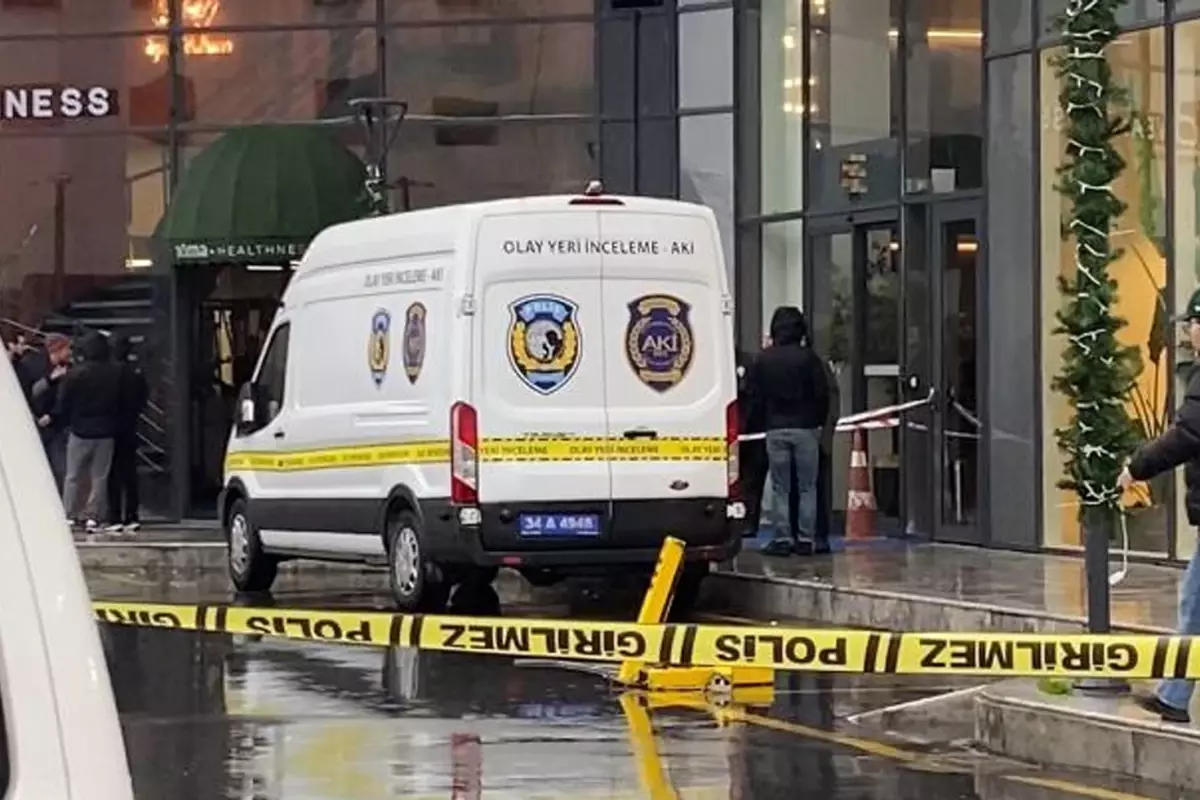 Zeytinburnu apartmanında patlama anı