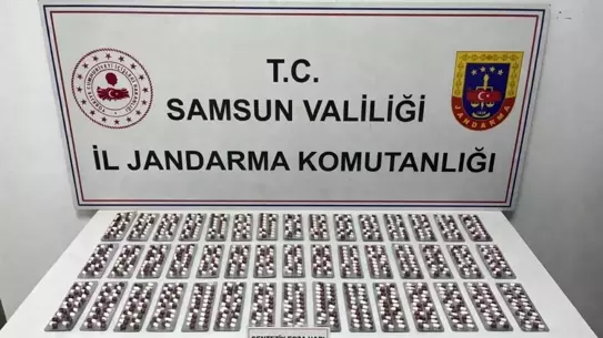Tekkeköy'de Jandarma Operasyonu: 1 Tutuklama ve 1.300 Sentetik Ecza Hapı Ele Geçirildi