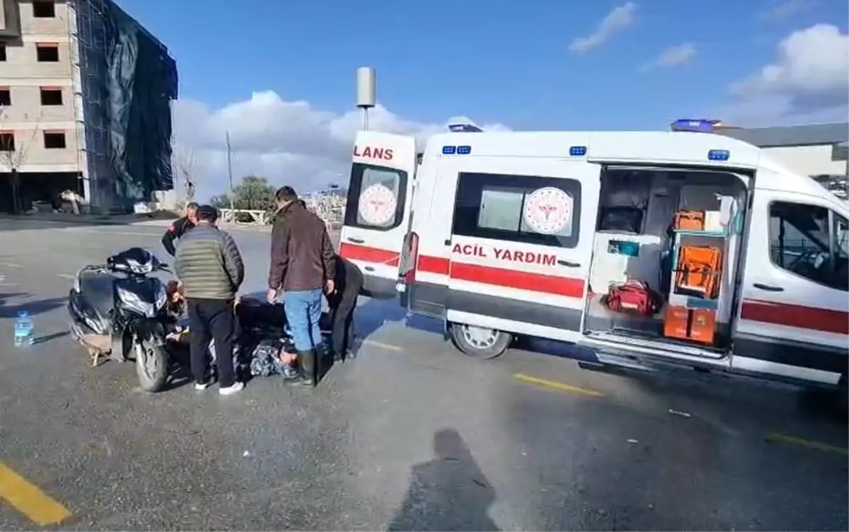 Kuşadası'nda motosiklet kazası sonrası olay yeri