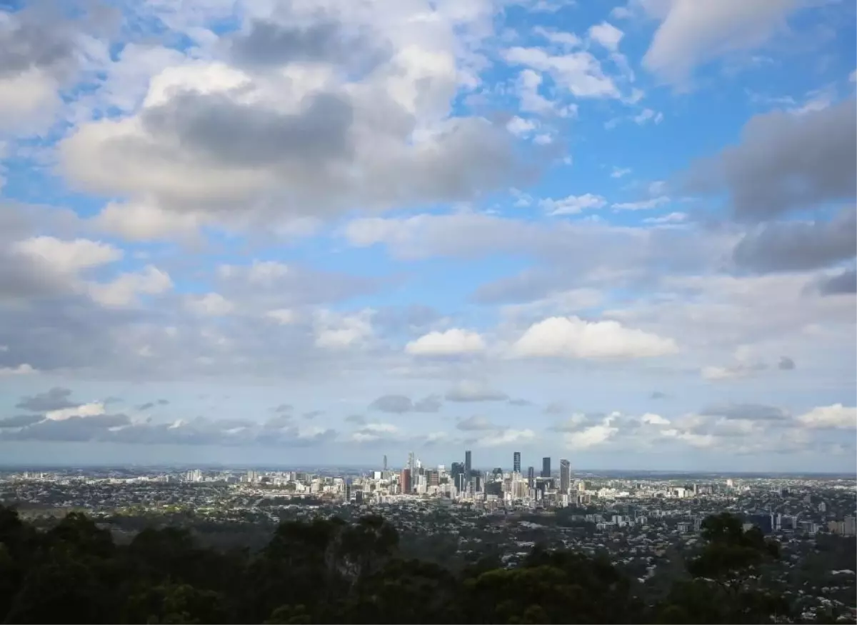 Koji Siklonu Queensland’da 22 Bin Evi Karanlığa Gönderdi