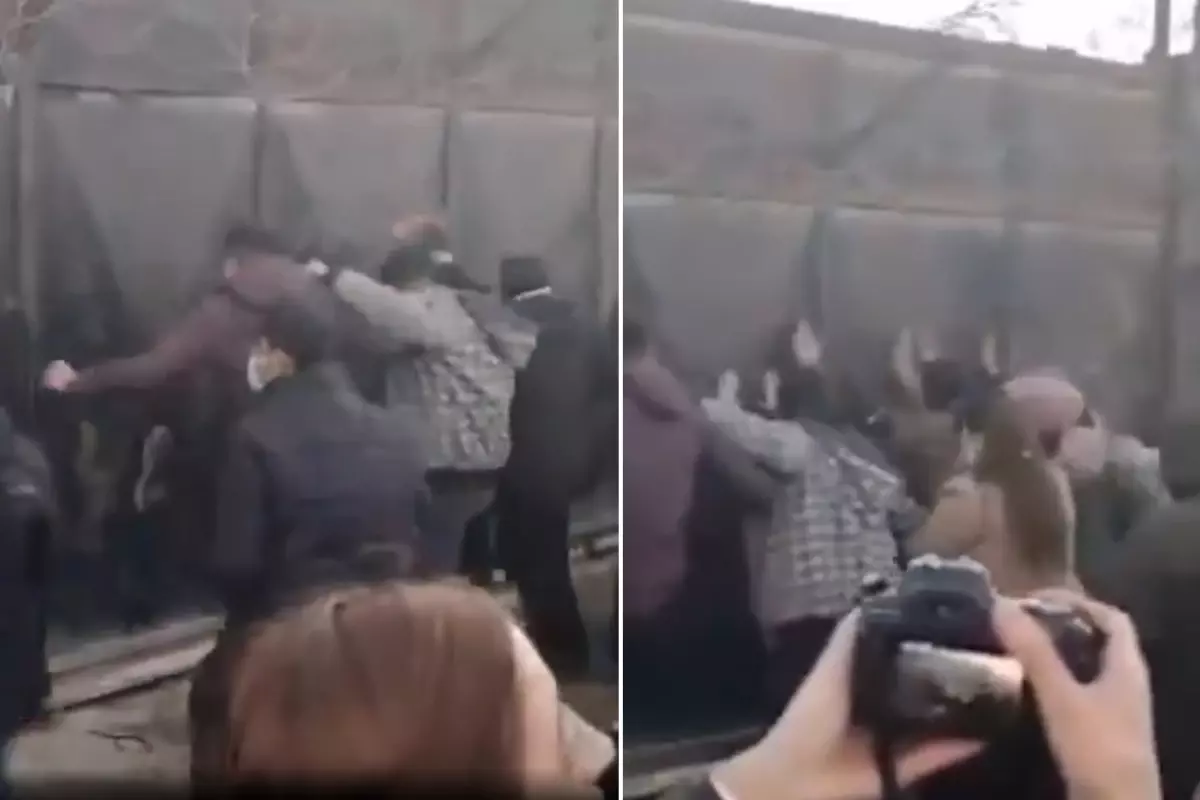 Haseke'de ABD Üssüne Yönelik Protesto Kapıları Kırdı