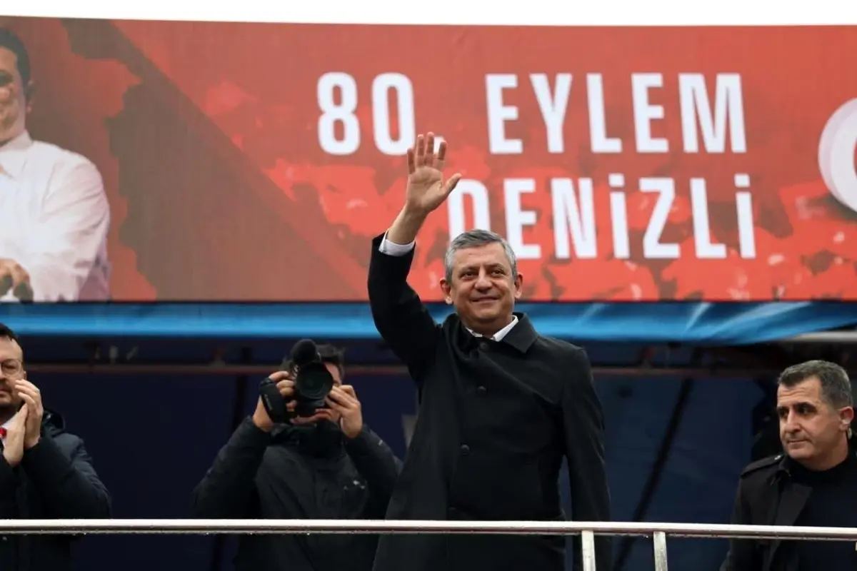 CHP Genel Başkanı Özel: Seçim Sahasında Kapı Kapı Gezme Stratejisi