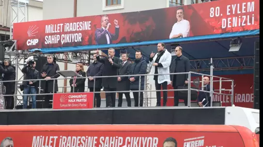 Mitingde Özgür Özel