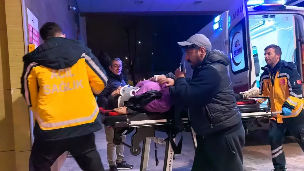 İnegöl’de Minibüs Çarpması: Anne ve Kızı Yaralı Bulundu