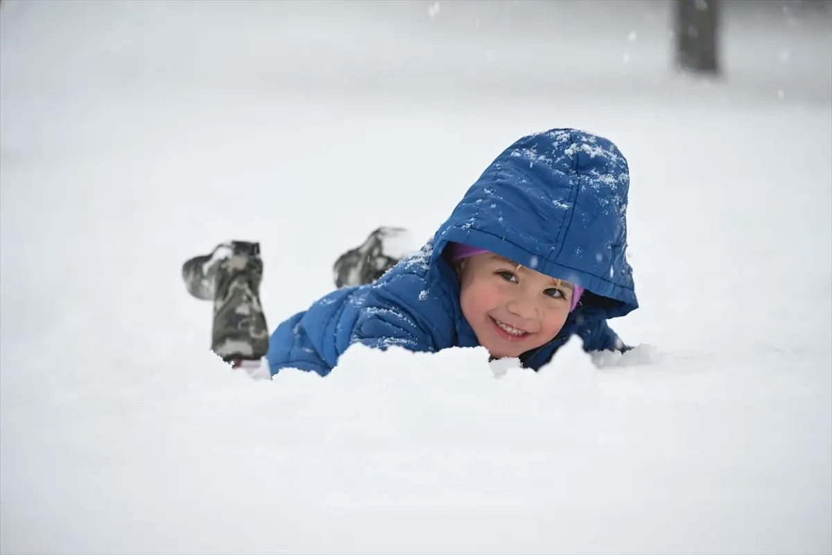 Demirci Sarıçayır’da Bembeyaz Kış Festivali: Karla Kaplı Manzaralar ve Aktivite Dolu Günler