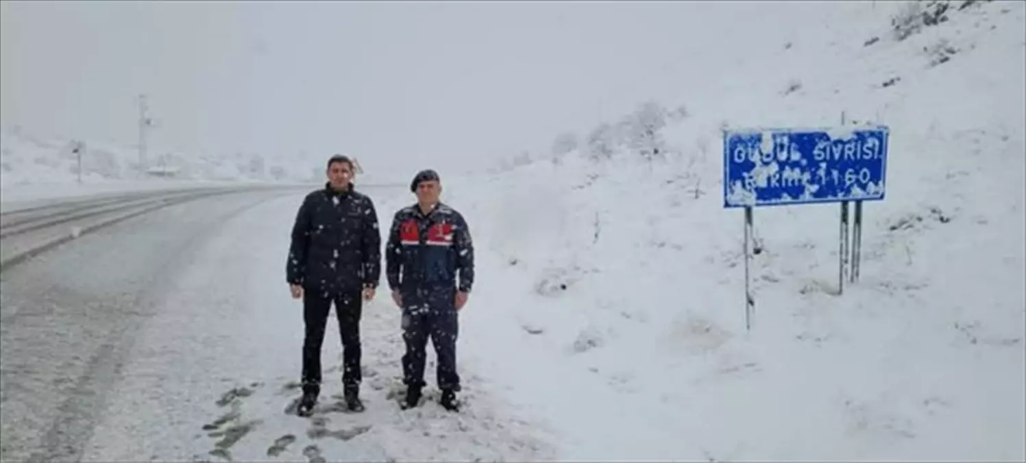 Güdül'de Kar Yağışı Sonrası Sürücülere Uyarı: Kaymakam Akar'dan Önemli Tavsiyeler