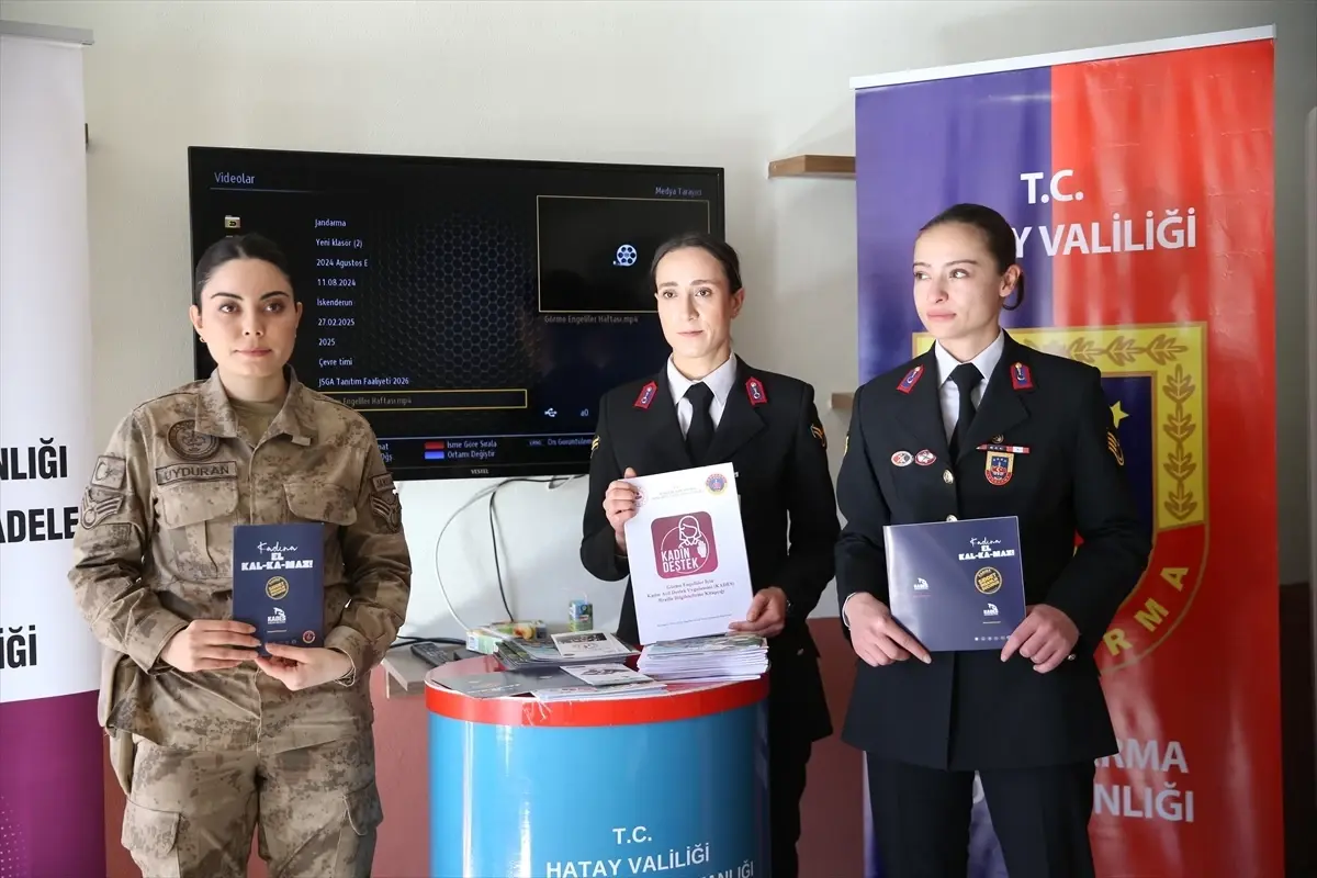 Hatay'da Jandarma, Görme Engellilere KADES Uygulamasını Tanıttı