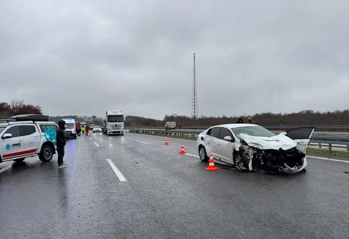 Balıkesir'de İstanbul-İzmir Otoyolu'nda Zincirleme Kazalar Trafiği Felçledi