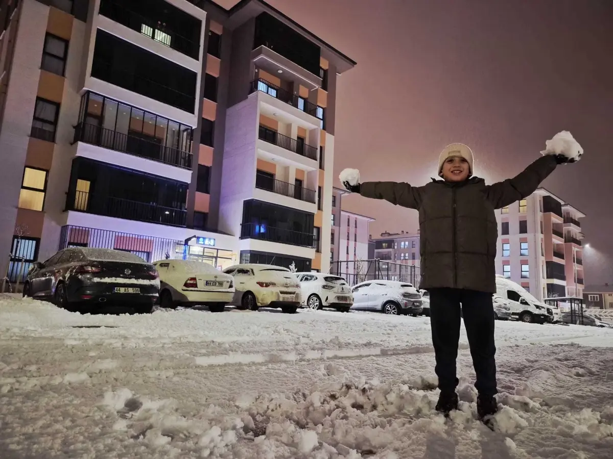 Malatya’da Yoğun Kar Şiddetini Artırdı, Okullar Bir Gün Kapandı