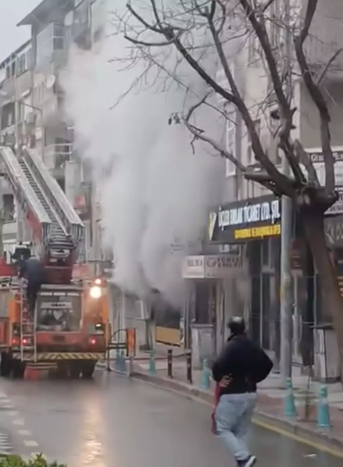 Manisa Şehzadeler’de Oyun Salonunda Çıkan Yangın Büyük Zarar Verdi