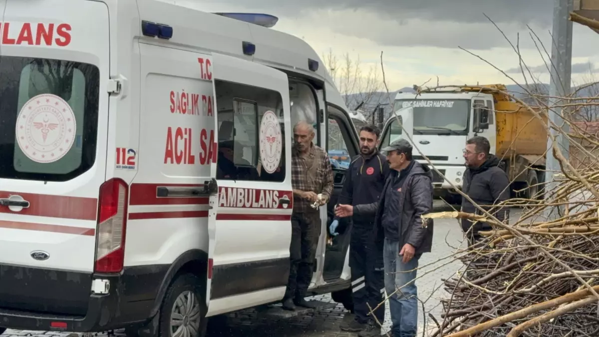Manisa’nın Turgutlu İlçesinde Yol Çökmesi: 1 İşçi Yaralı
