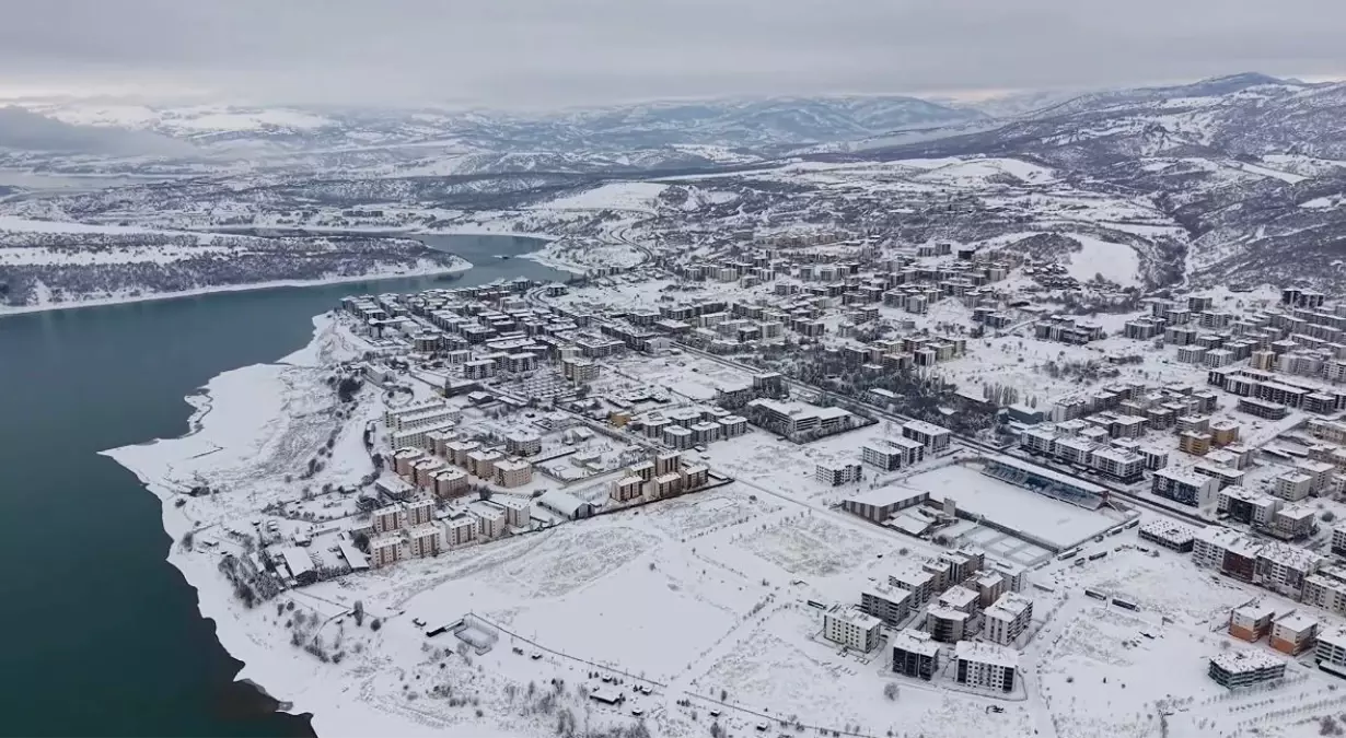 Tunceli'de Kar ve Buzlanma Nedeniyle Eğitim 12-13 Ocak Tarihlerinde Askıya Alındı