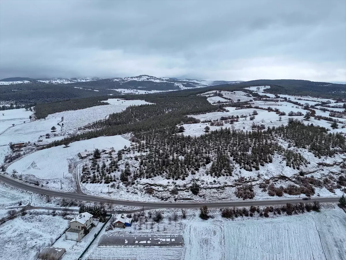 Uşak'ın Yüksek Kesimlerinde Kar Yağışı Şehri Beyazlatıyor