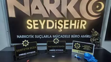 Operasyon sırasında ele geçirilen uyuşturucu paketleri