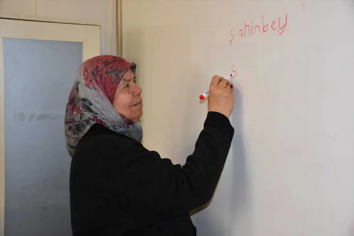 65 Yaşındaki Fatma Duran, Okuma‑Yazma Kursuyla Hayalini Gerçekleştirdi