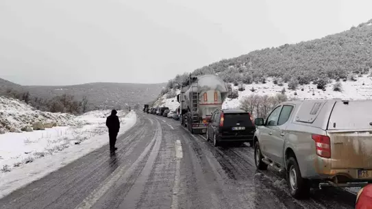 Eskişehir Seyitgazi Yolunda Trafik Sıkışıklığı: Uzun Araç Kuyrukları Oluştu