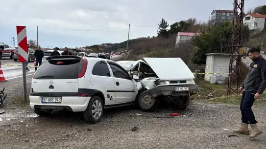 Sinop'un Türkeli İlçesinde İki Araç Çarpıştı: 1 Yaralı