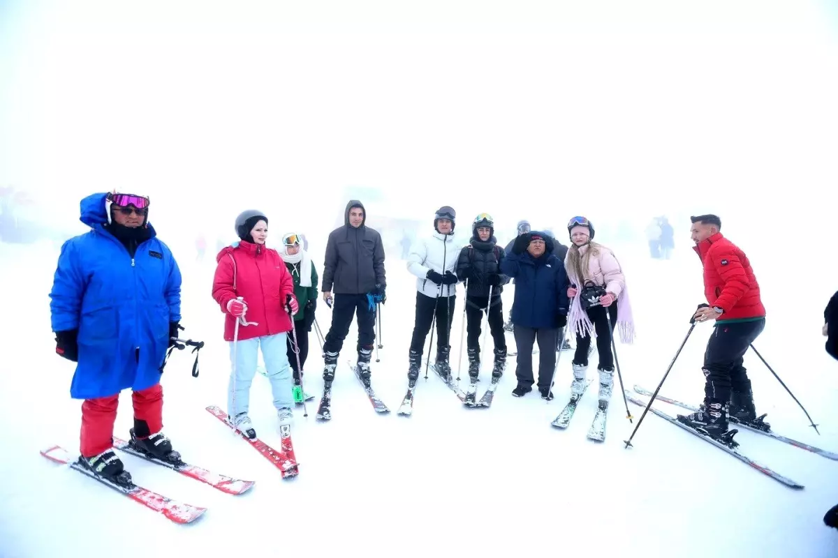 Büyükkılıç, Erciyes'te Kayak Tutkunlarıyla Buluştu: Kış Turizmi Canlanıyor