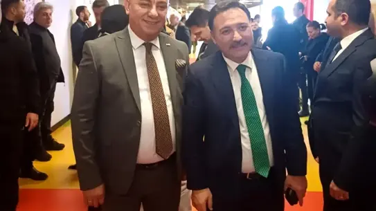 Toplantı sırasında konuşma yapan bir milletvekili