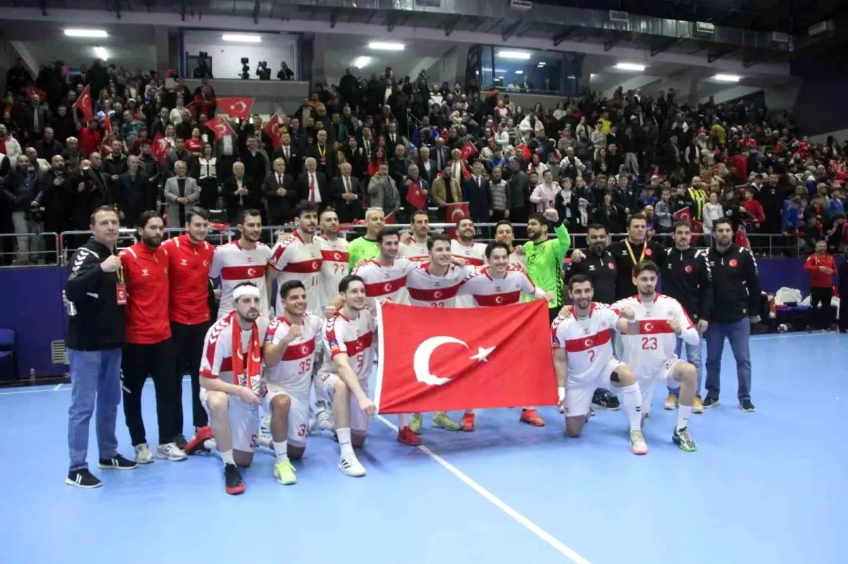 Milli Erkek Hentbol Takımı Bulgaristan'ı 38-29 Yendi, Avrupa Şampiyonası'na Katılma Hakkı Kazandı