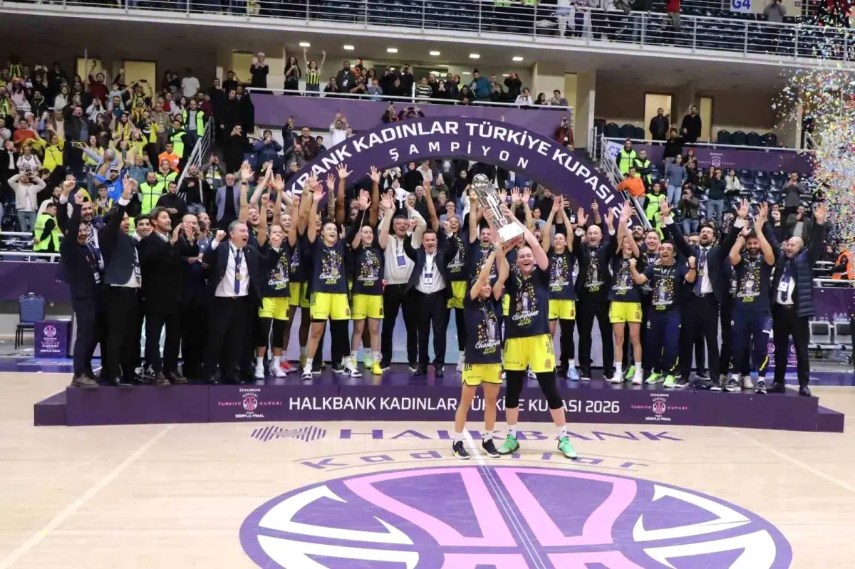 Fenerbahçe Opet, Kadınlar Türkiye Kupası'nı 86-66 Skorla Galatasaray'a Karşı Kazandı