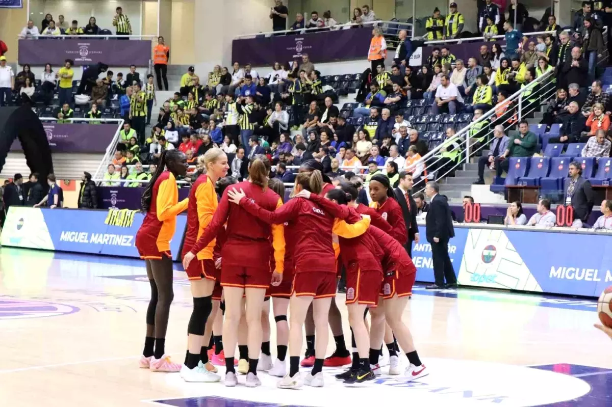 Fenerbahçe, Kadınlar Türkiye Kupası'nda Galatasaray'ı 86-66 Mağlup Ederek Şampiyon Oldu