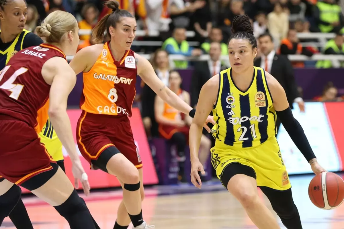 Fenerbahçe Opet, Kadınlar Türkiye Kupası'nı 86-66'lık Skorla Galatasaray'ı Geride Bıraktı
