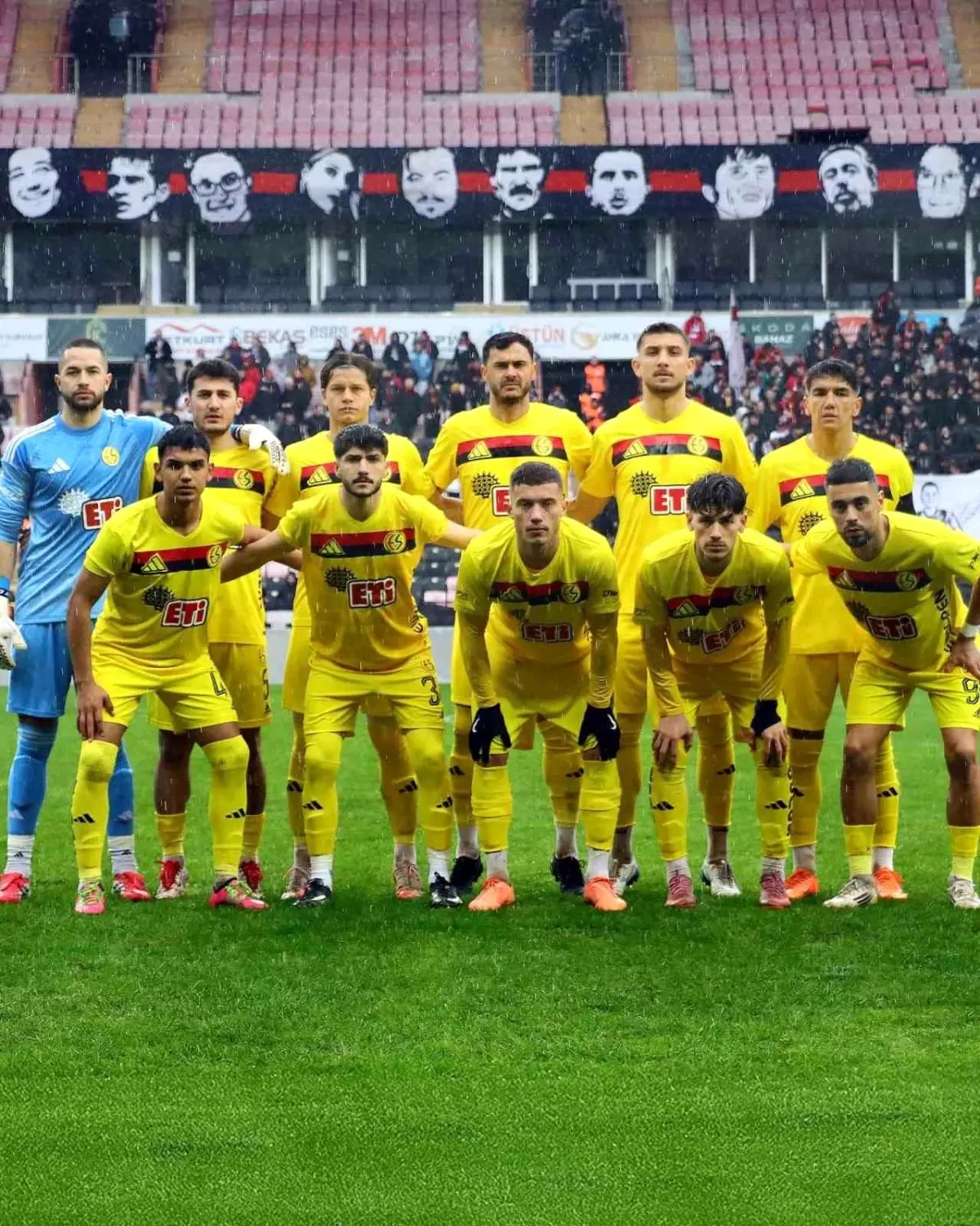 Eskişehirspor, Eskişehir Anadolu'yu 6-2'lik Skorla Geçti