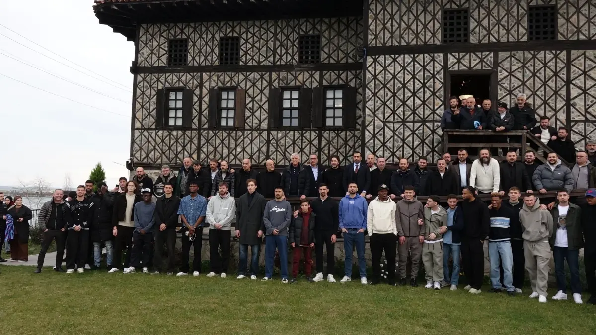 Trabzonspor A Takımı, Sürmene’de Tarihi Mirası Keşfetti