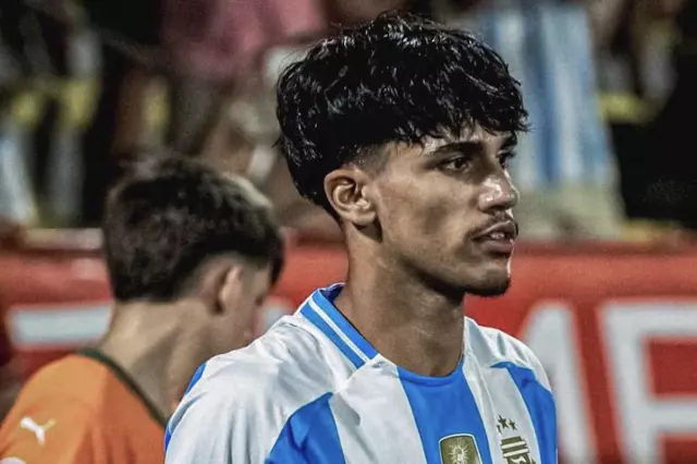 Genç futbolcunun transfer görüşmeleri sırasında fotoğrafı