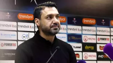 Antrenman sahasında genç futbolcular