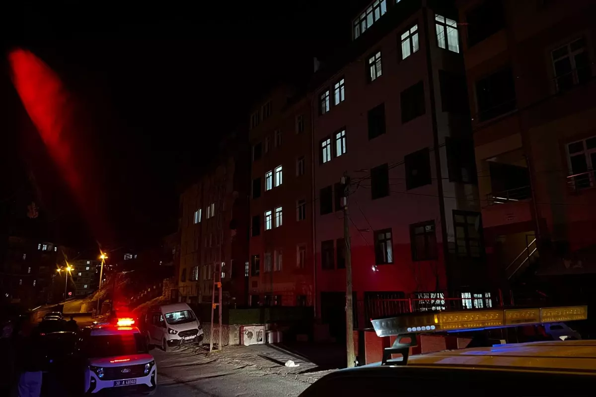 Kayseri'de Terasta Şok Katliam: 34 Yaşındaki Kadın 20 Yaşındaki Erkek Arkadaşını Bıçakladı