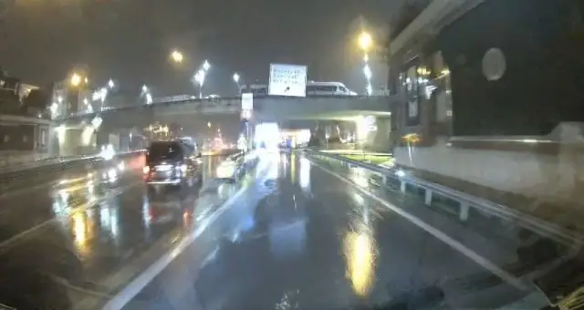 Sürücünün camı yumruklaması