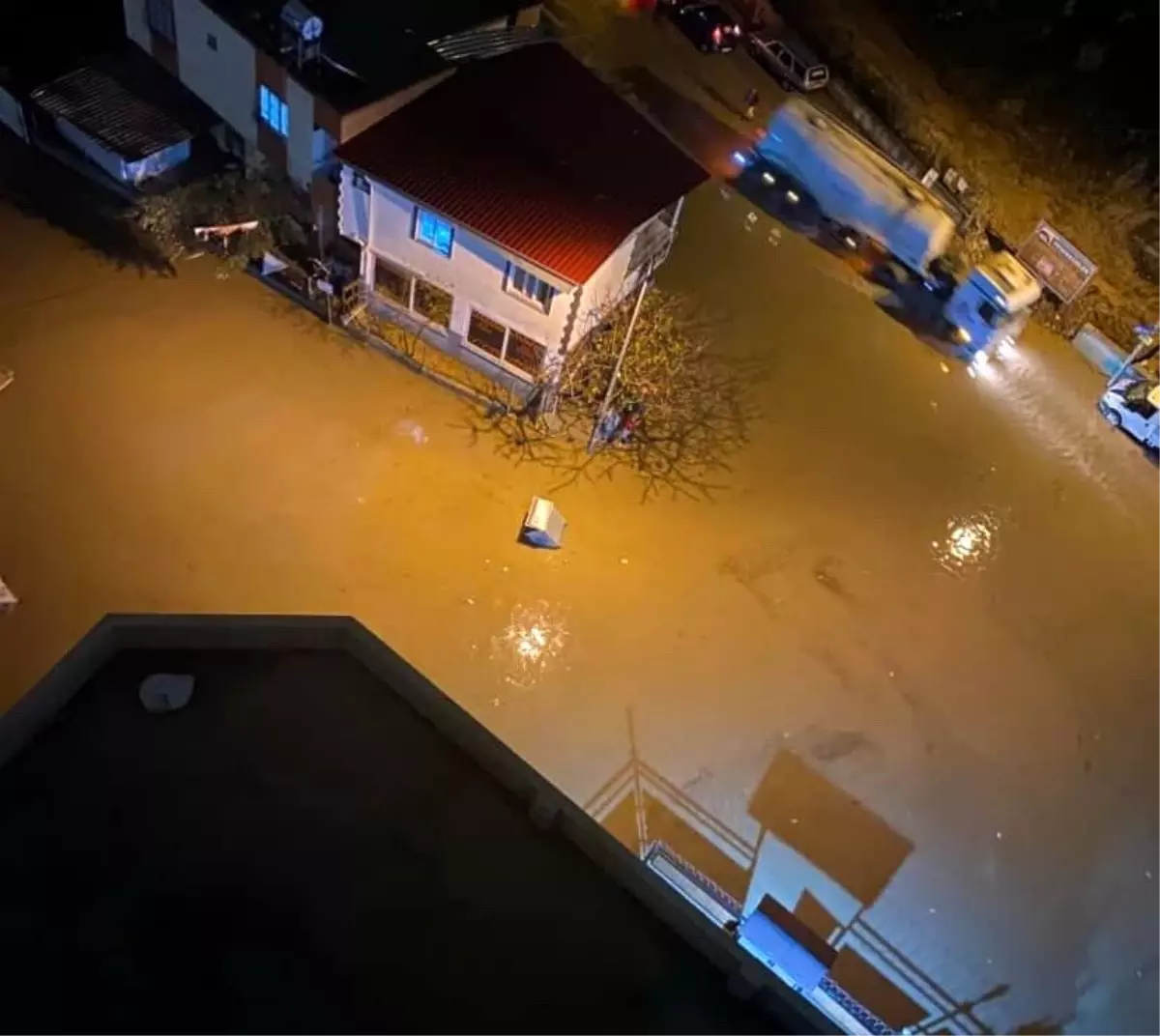 Adana’da Şiddetli Sağanak Yağış Kentte Felaket Yaratıyor