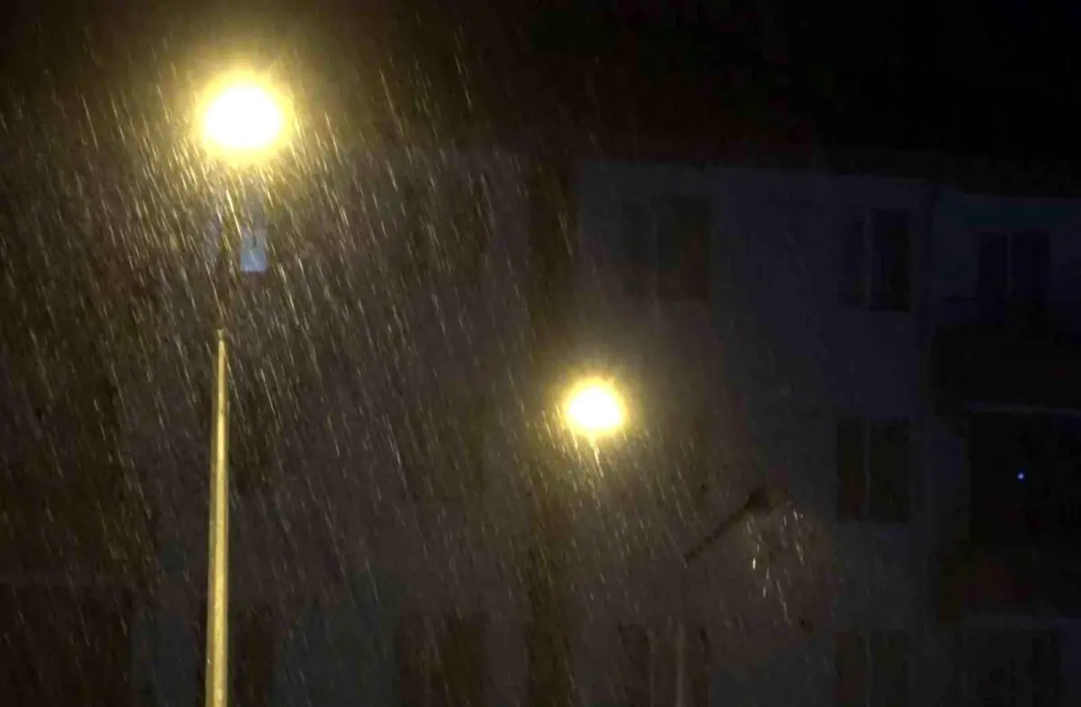 Aksaray’da Şiddetli Yağmur Trafiği ve Tarımı Etkiledi