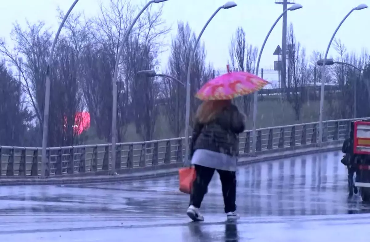 İstanbul’da Bağcılar’da Şiddetli Kar Yağışı Şehri Buz Gibi Yaptı