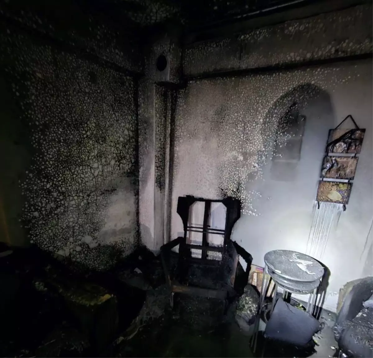 Bandırma’da Çıkan Yangında 6 Kişi Güvenli Şekilde Tahliye Edildi