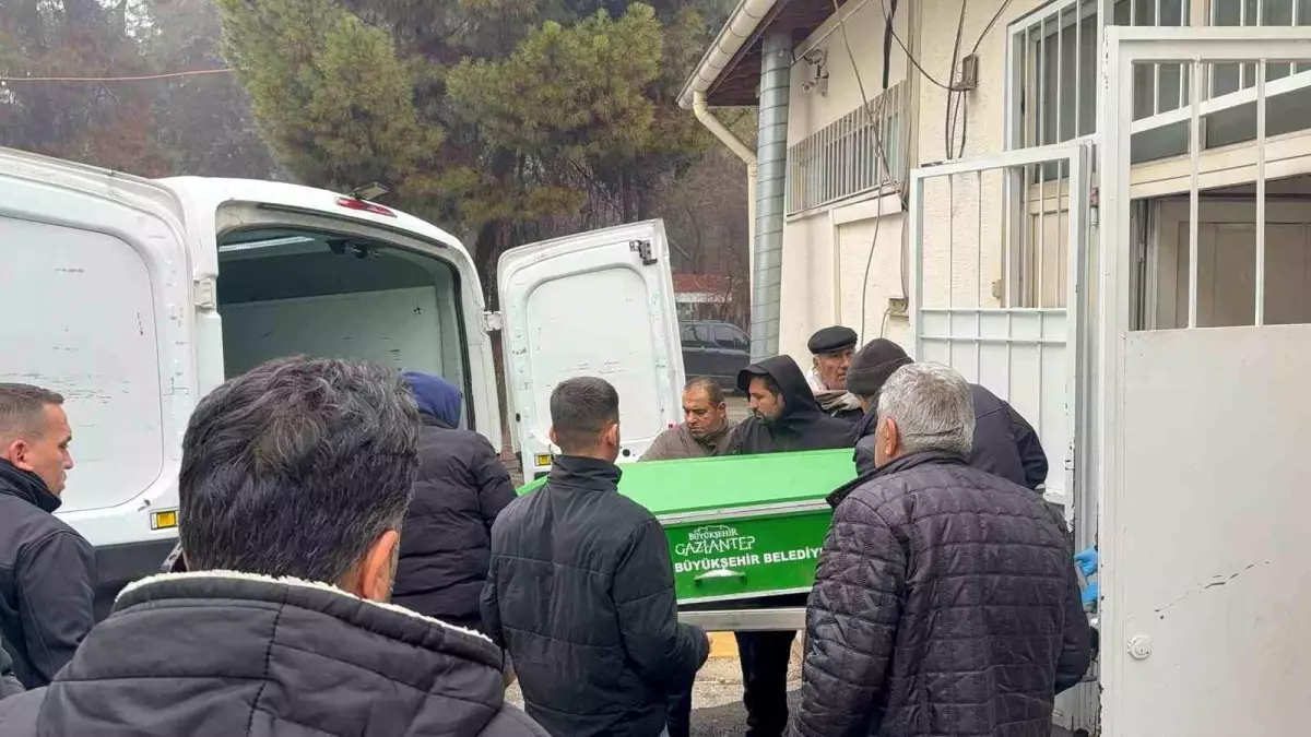 Gaziantep'te Bıçaklı Kavga: 17 Yaşındaki Mustafa Demir Hayatını Kaybetti
