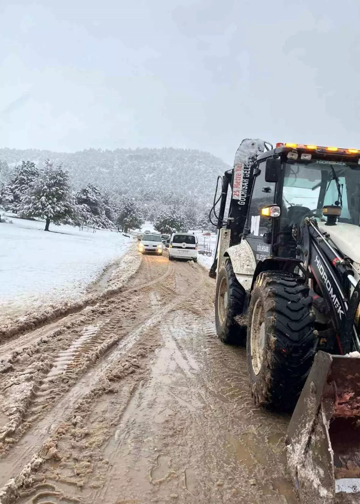 Burdur’da Kar Fırtınası Nedeniyle Mahsur Kalan Vatandaşlar Güvenli Bölgeye Çıkarıldı