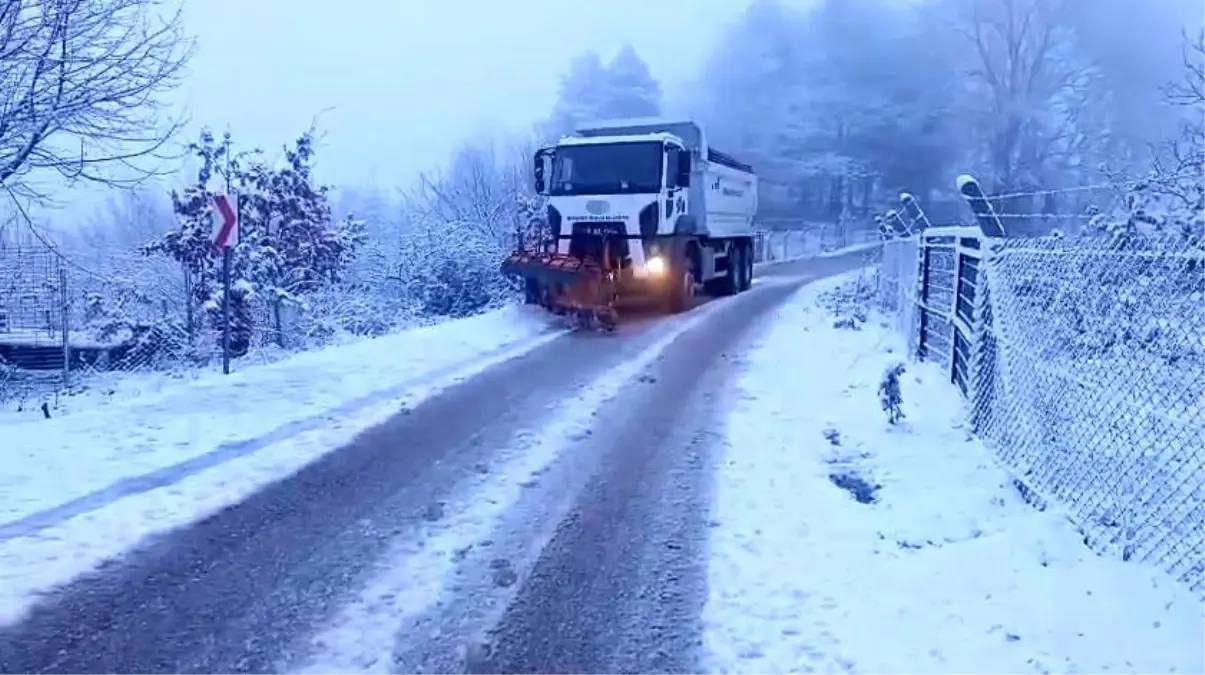 Bursa Büyükşehir Belediyesi Kar Yağışına Hızlı Müdahale Etti: 33 Mahalle Yolda Yeniden Açıldı