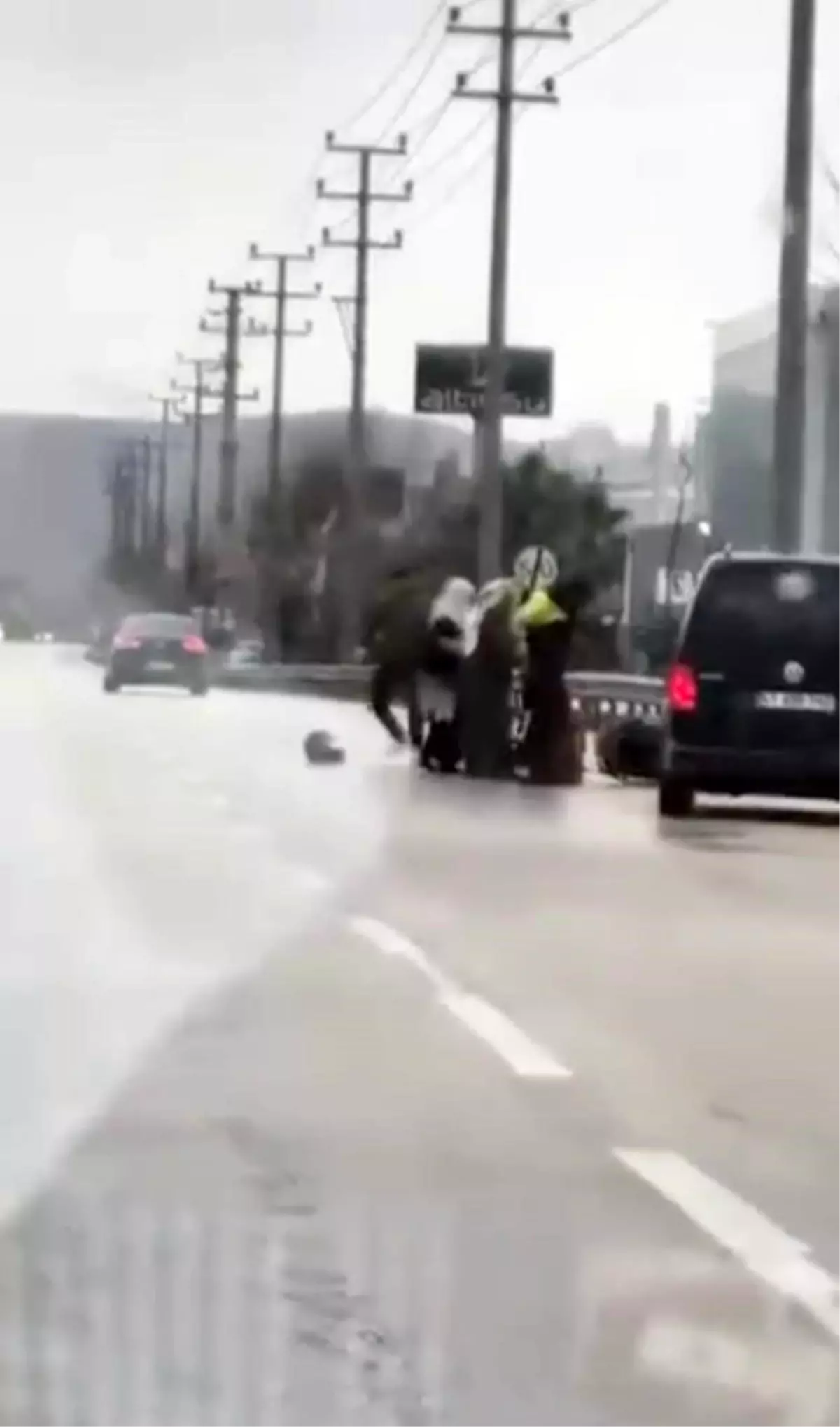 Bursa Kestel'de Sürücü ile Motokurye Arasındaki Çatışma Kadınların Müdahalesiyle Son Buldu