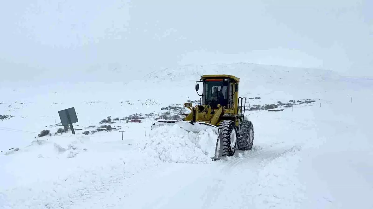Kars’ın 2100 Metrelik Köy Yolları, Kar Kaplanları’nın Mücadelesiyle Açılıyor