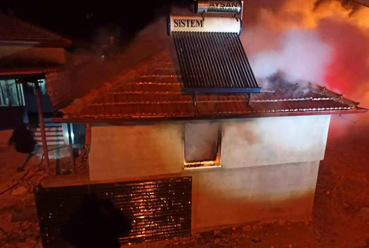 Afyon'un İcikli Köyünde Sobadan Çıkan Yangın Kontrol Altına Alındı