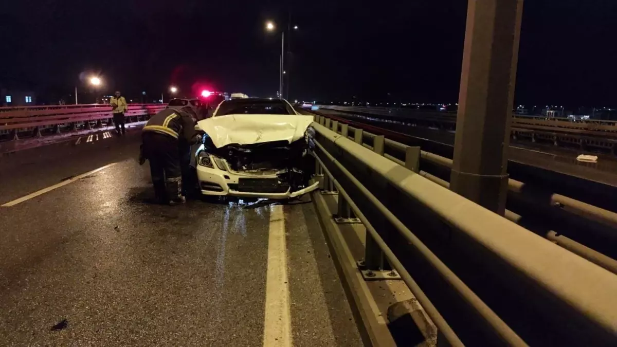 Manavgat'ta Üç Araç Zincirleme Kazası: 3 Yaralı