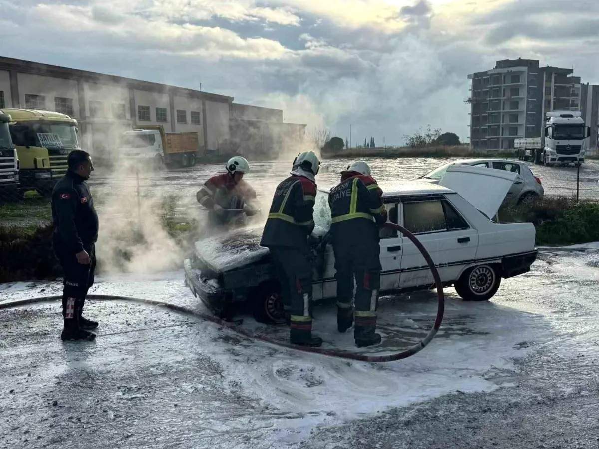Söke Karayolunda Otomobil Aniden Alev Aldı
