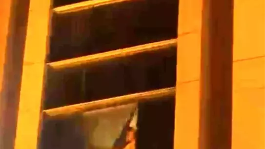 Bursa Nilüfer'de Otel Yangını: Üst Katlarda Kalan Vatandaşlar Acil Çıkış Bekliyor