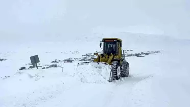 Kar Kaplanları ekipleri Kars’taki zorlu yol koşullarında
