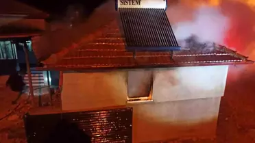 Afyon'un İcikli Köyünde Sobadan Çıkan Yangın Kontrol Altına Alındı