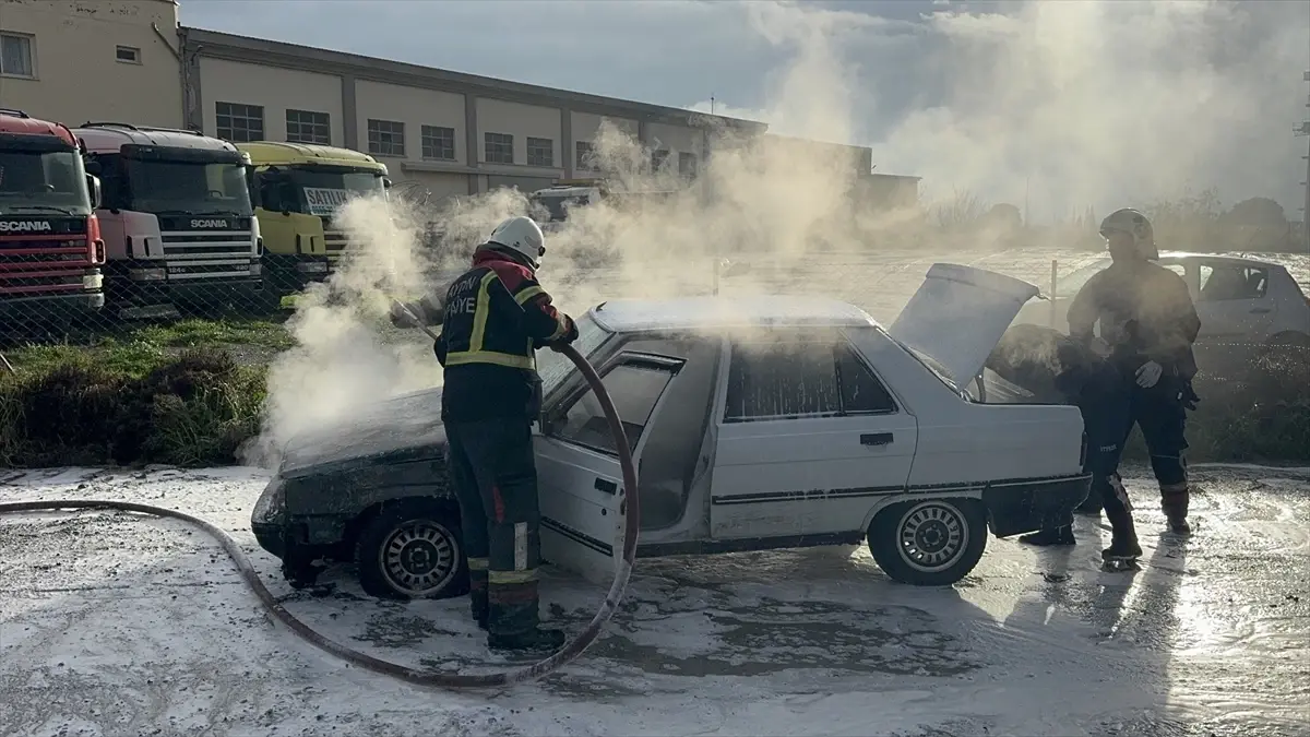 Söke'de Seyir Halindeki Araçta Çıkan Yangın Yol Açtı